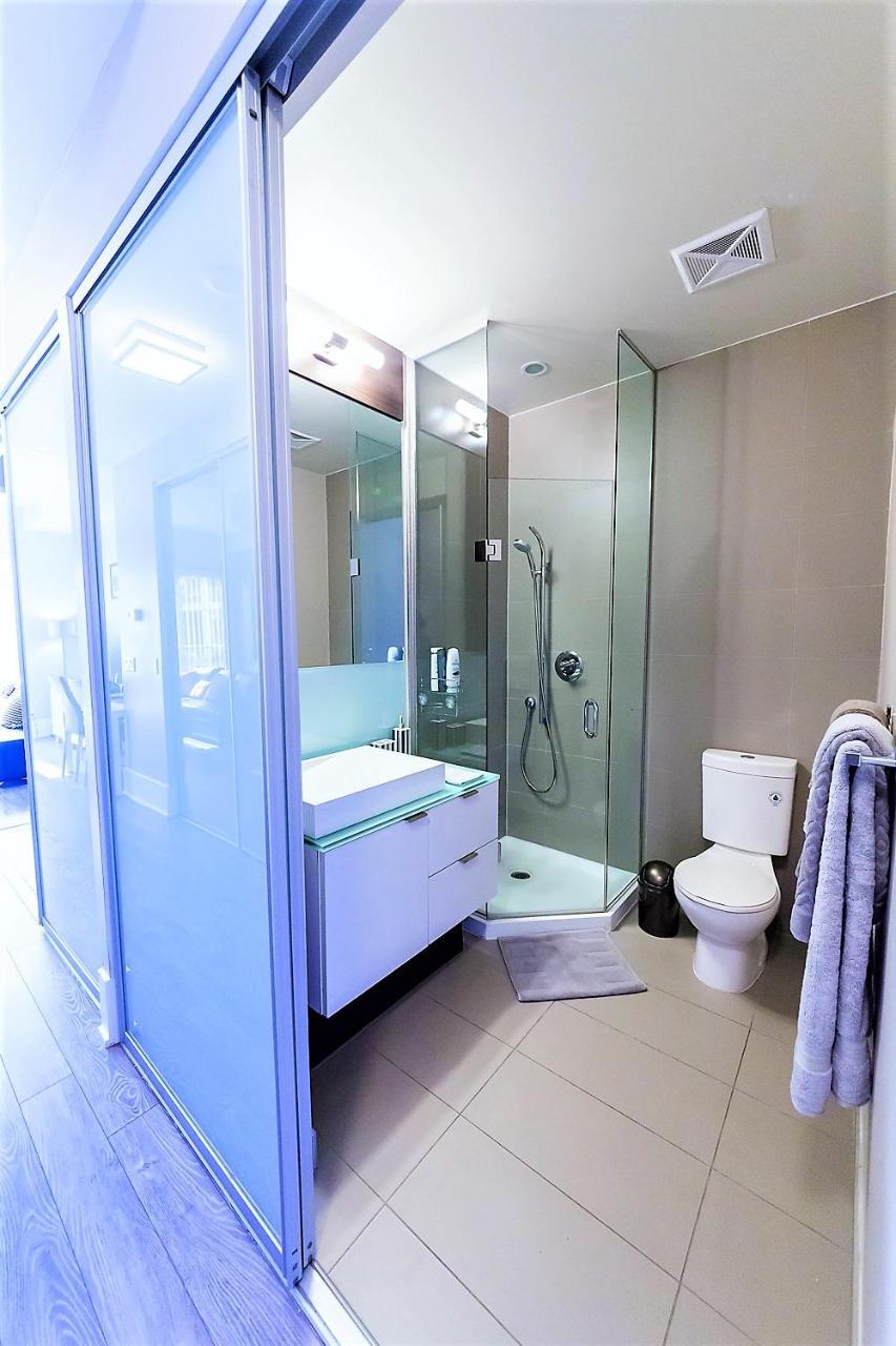 Upscale Suite At Cn Tower, Metro Convention & Rogers Centre Toronto Bagian luar foto