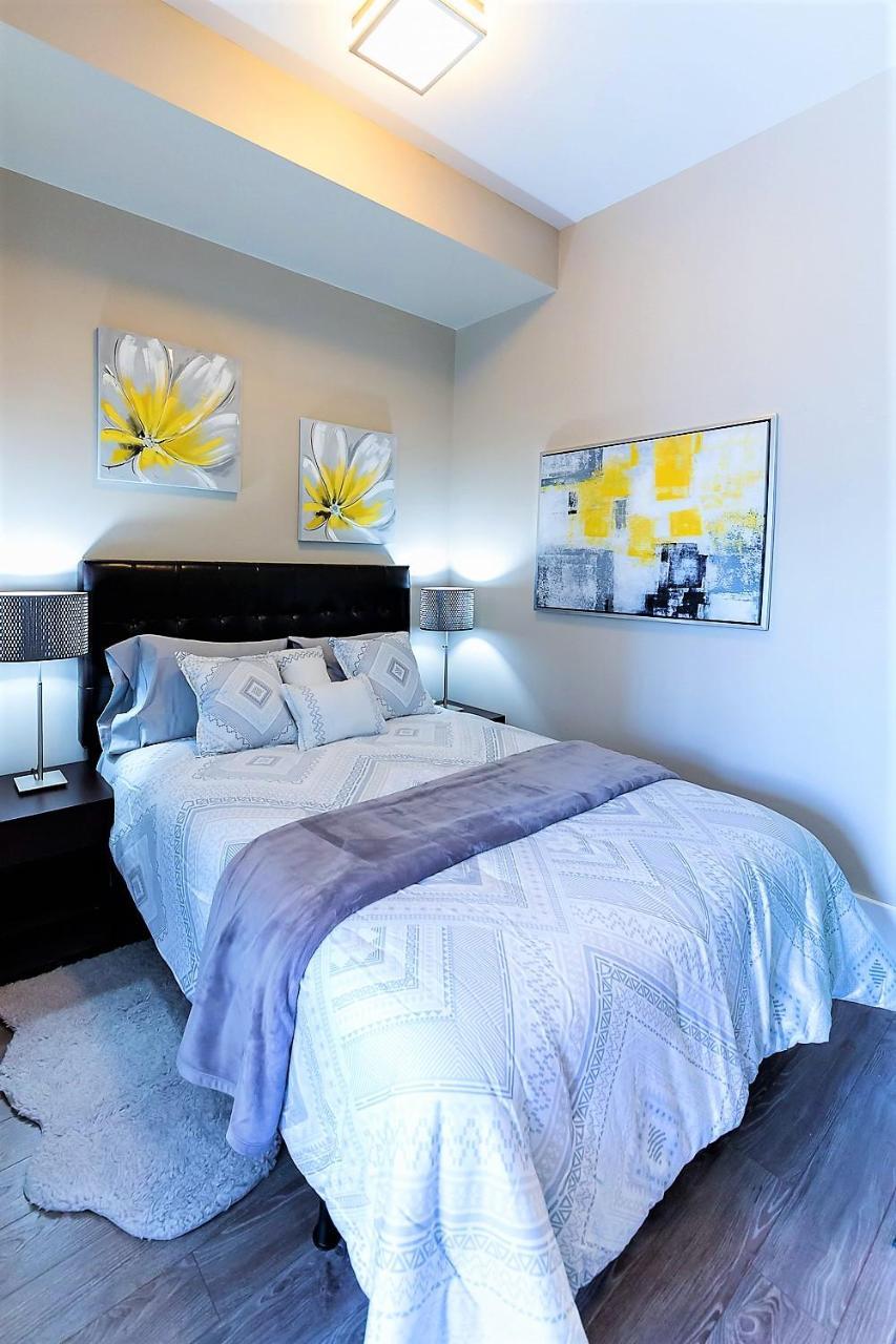 Upscale Suite At Cn Tower, Metro Convention & Rogers Centre Toronto Bagian luar foto