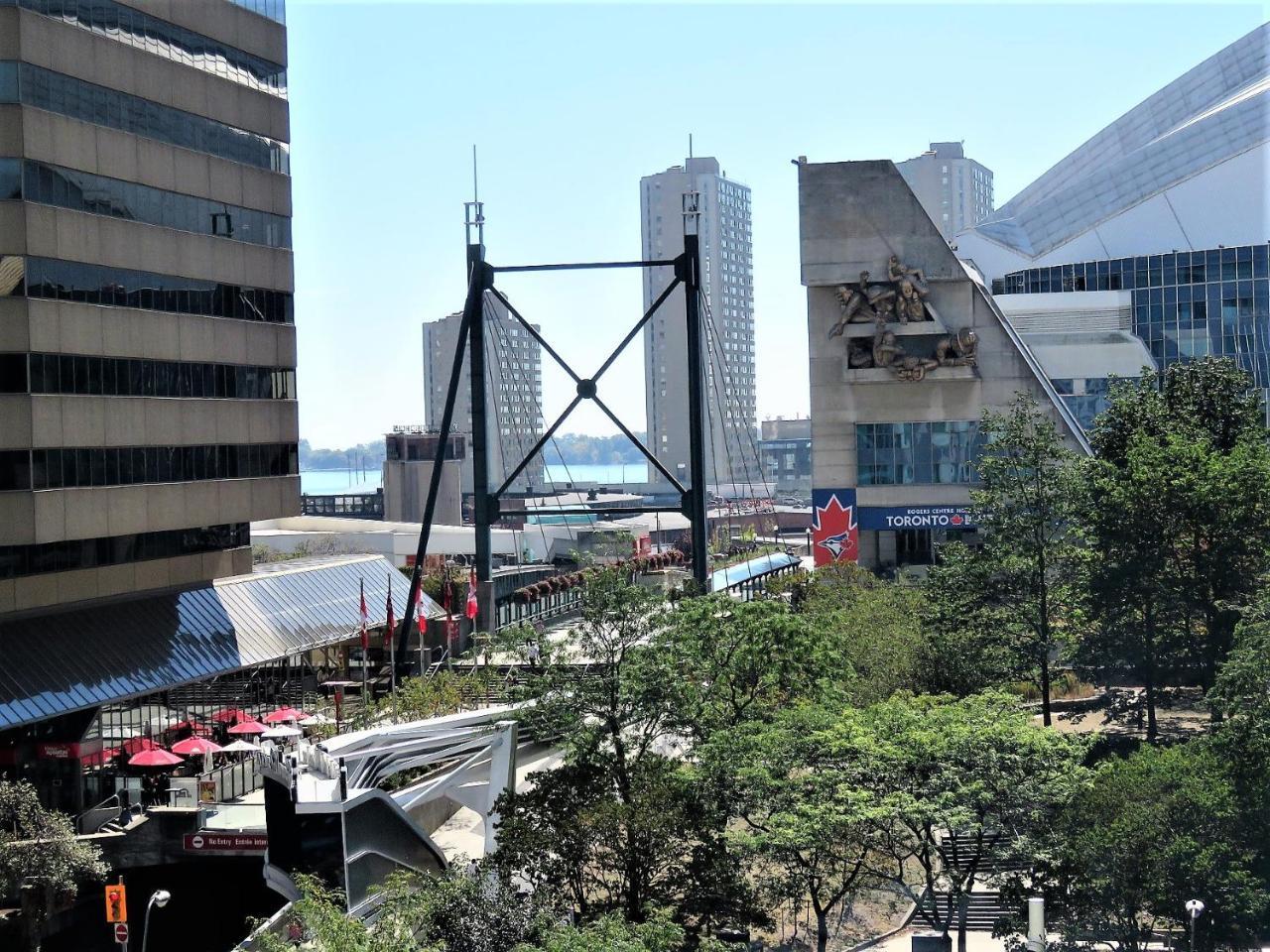 Upscale Suite At Cn Tower, Metro Convention & Rogers Centre Toronto Bagian luar foto